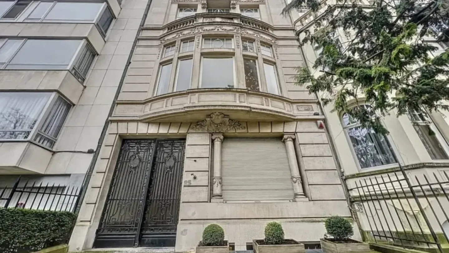 Spacious Brussels Triplex with Terraces – 4 Bedrooms, Central Location - Image 5