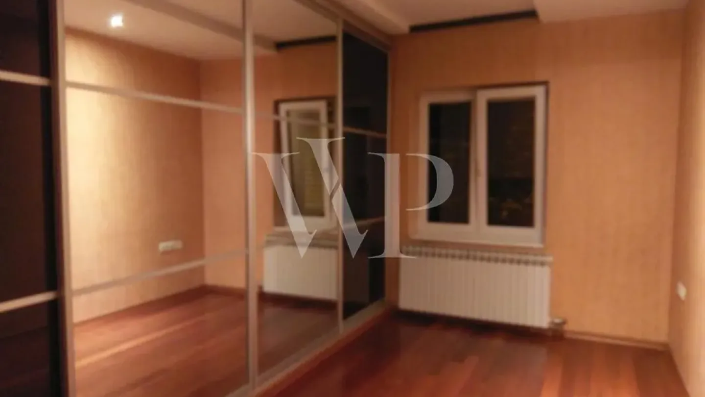 Spacious House with Garden & Gym Near Belgrade - Perfect Family Home - Image 2