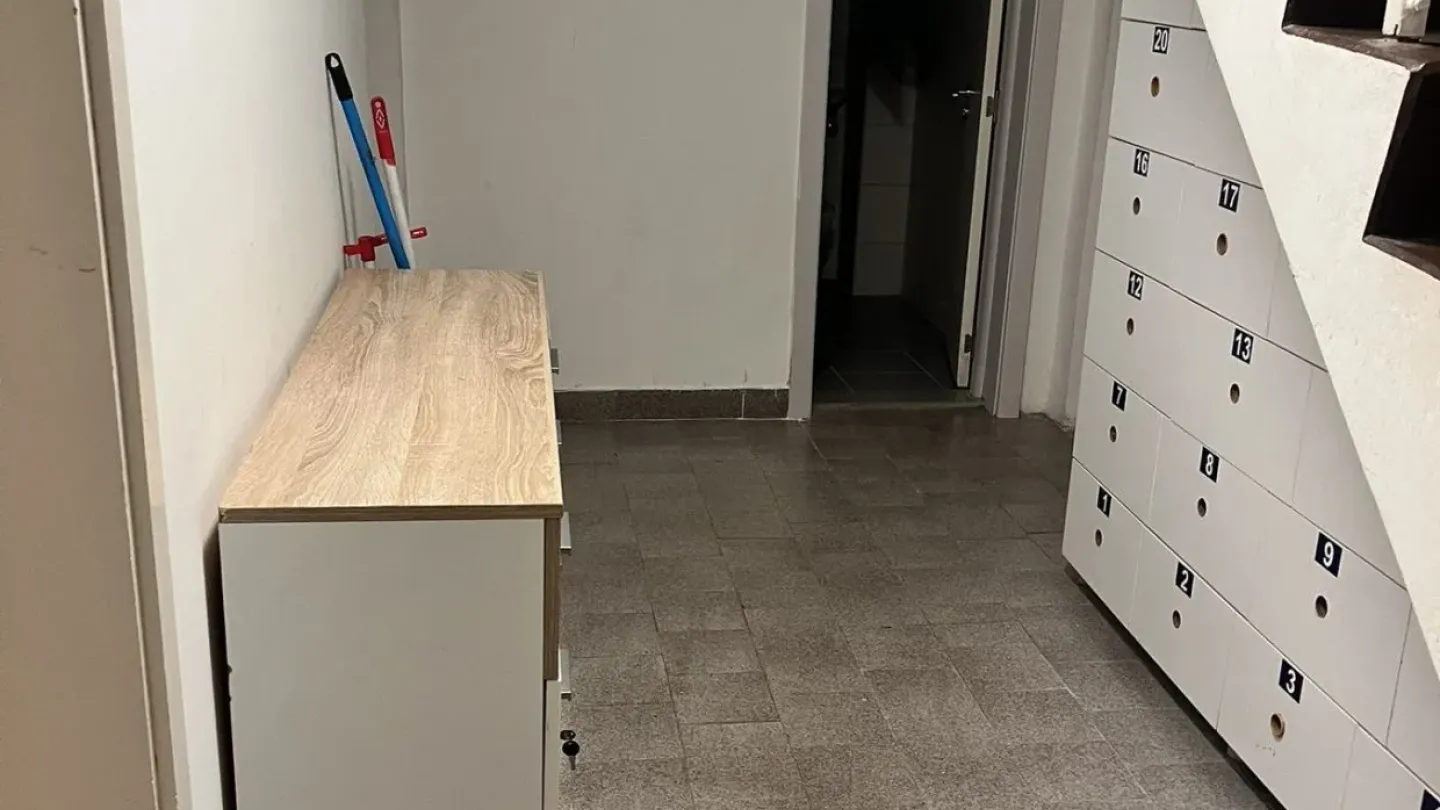 Spacious 10-Bedroom Apartment with Terrace Near Belgrade Highway - Image 5