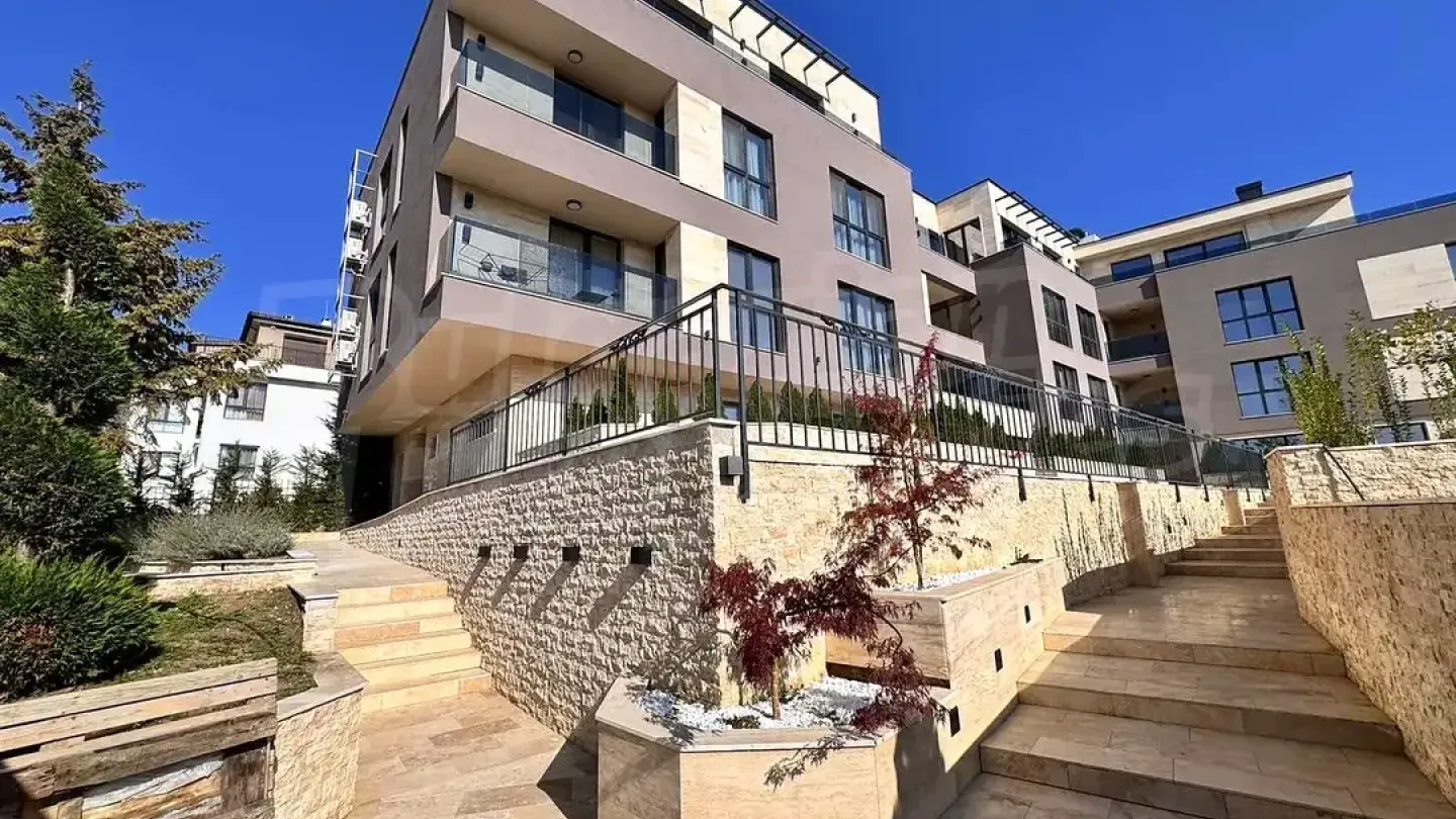 Spacious 3-Bed Apartment in Briz, Varna – Garden & Garage - Image 4