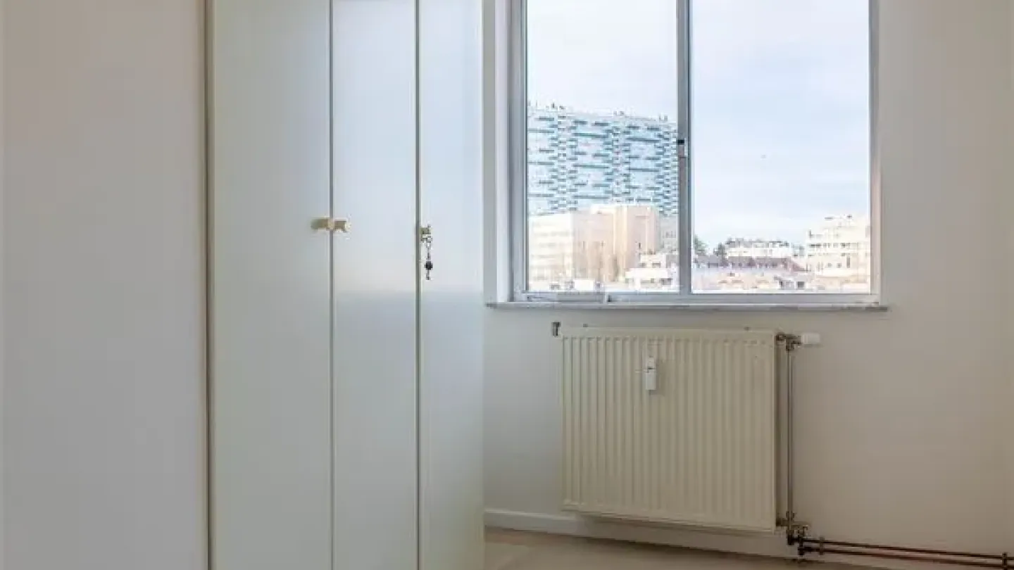 Exceptional City View Penthouse with Terrace in Sint-Jans-Molenbeek - Image 5