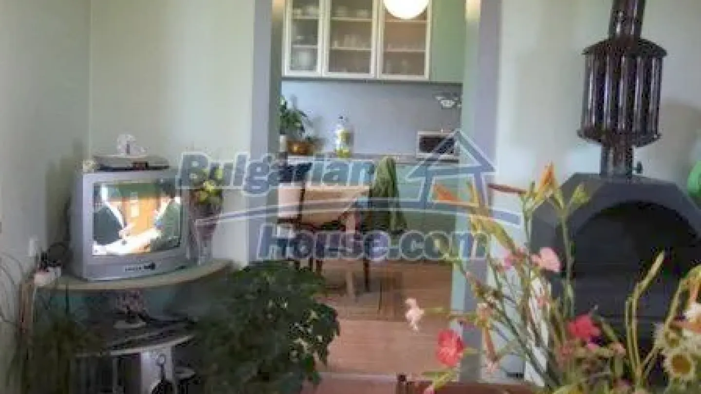 Charming Bulgarian House Near Bansko with Garden & Heating - Image 2