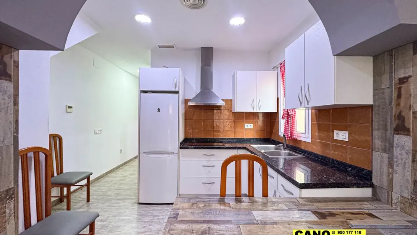 Spacious Duplex Apartment with Terrace in Almería, Spain - Image 3