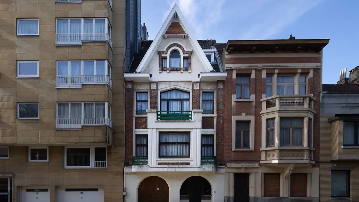 Elegant 1920s Mansion with Six Bedrooms in Etterbeek, Brussels - Image 5
