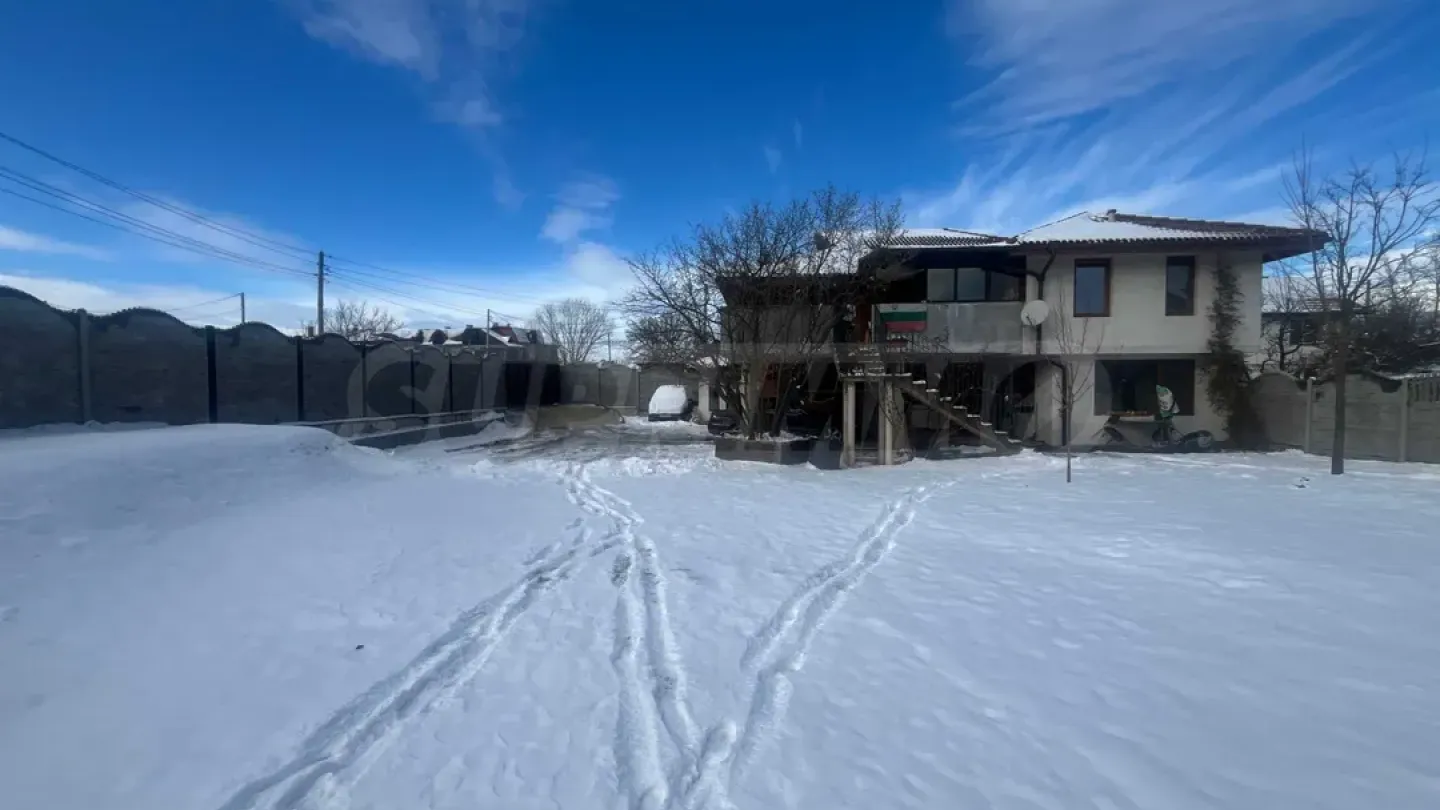 Spacious Two-Story House with Garden in Samokov - Image 1