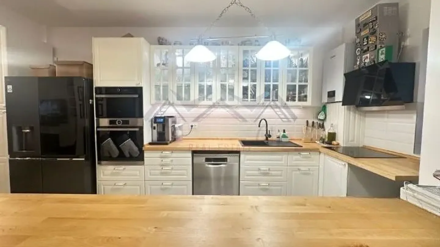 Luxurious Modern House in Otopeni – 3 Bed, 2 Bath - Image 3