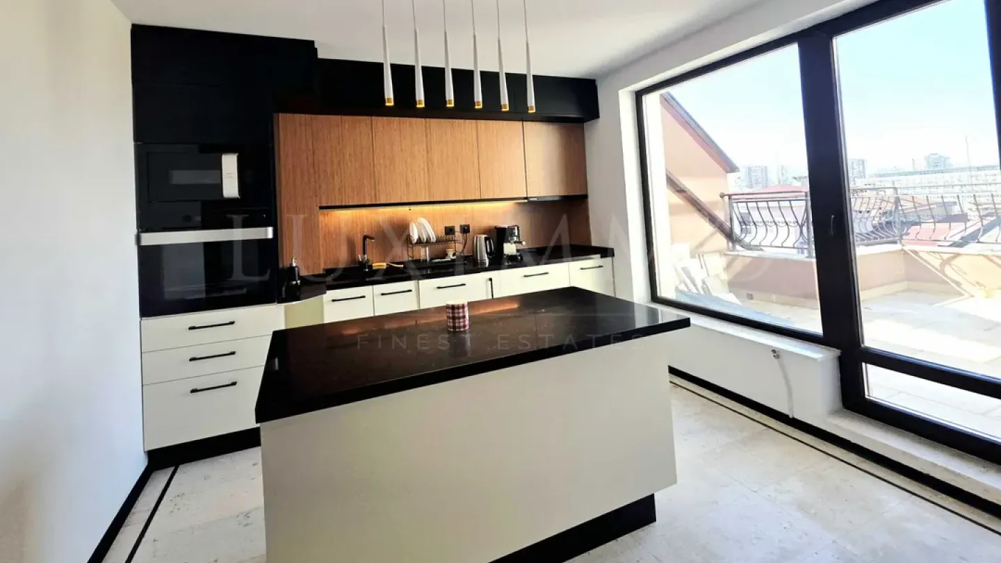 Spacious, Fully Furnished Apartment with Stunning Views - Image 5