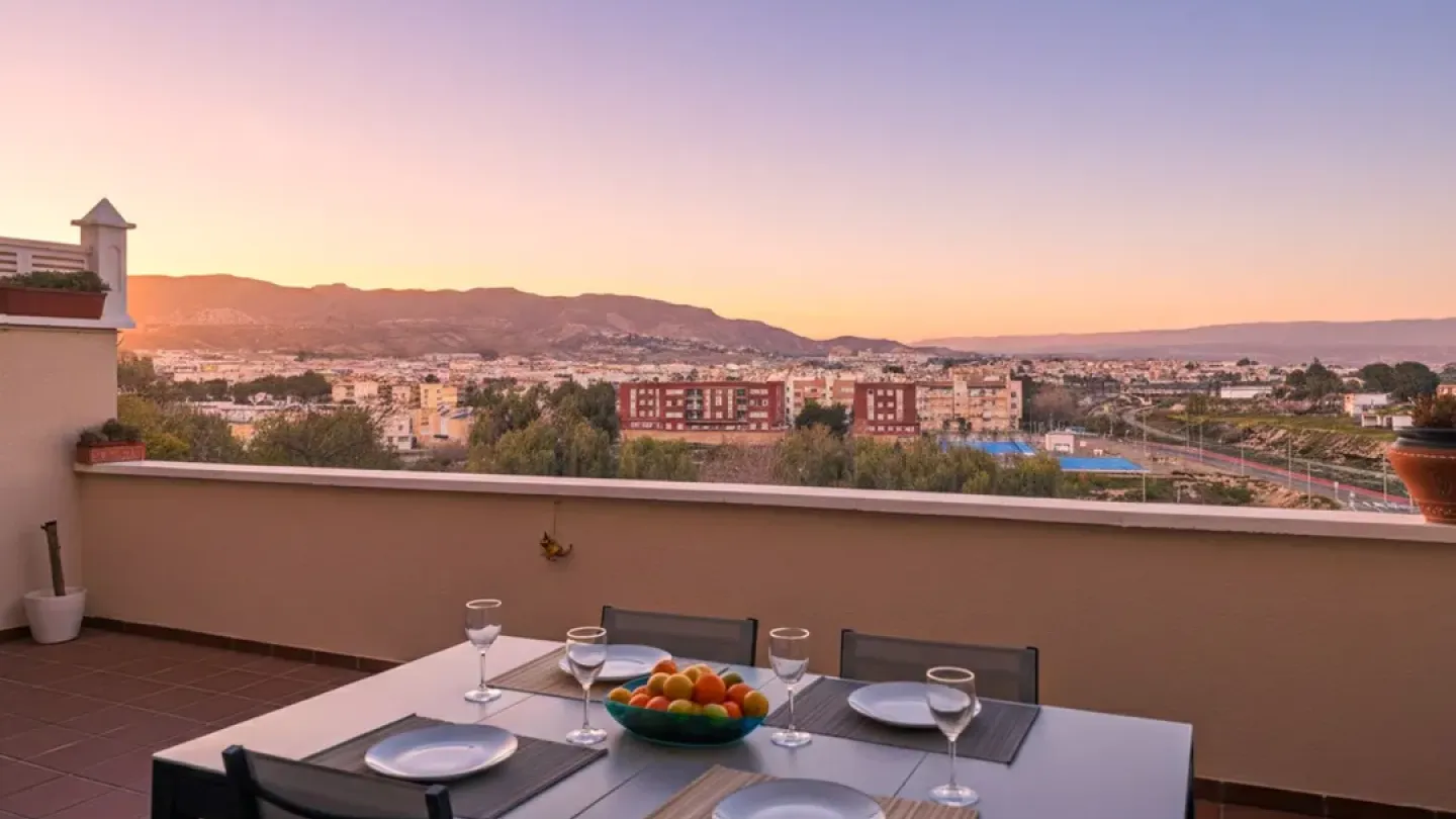 Spacious Triplex Apartment with 4 Bedrooms in Huércal de Almería - Image 5