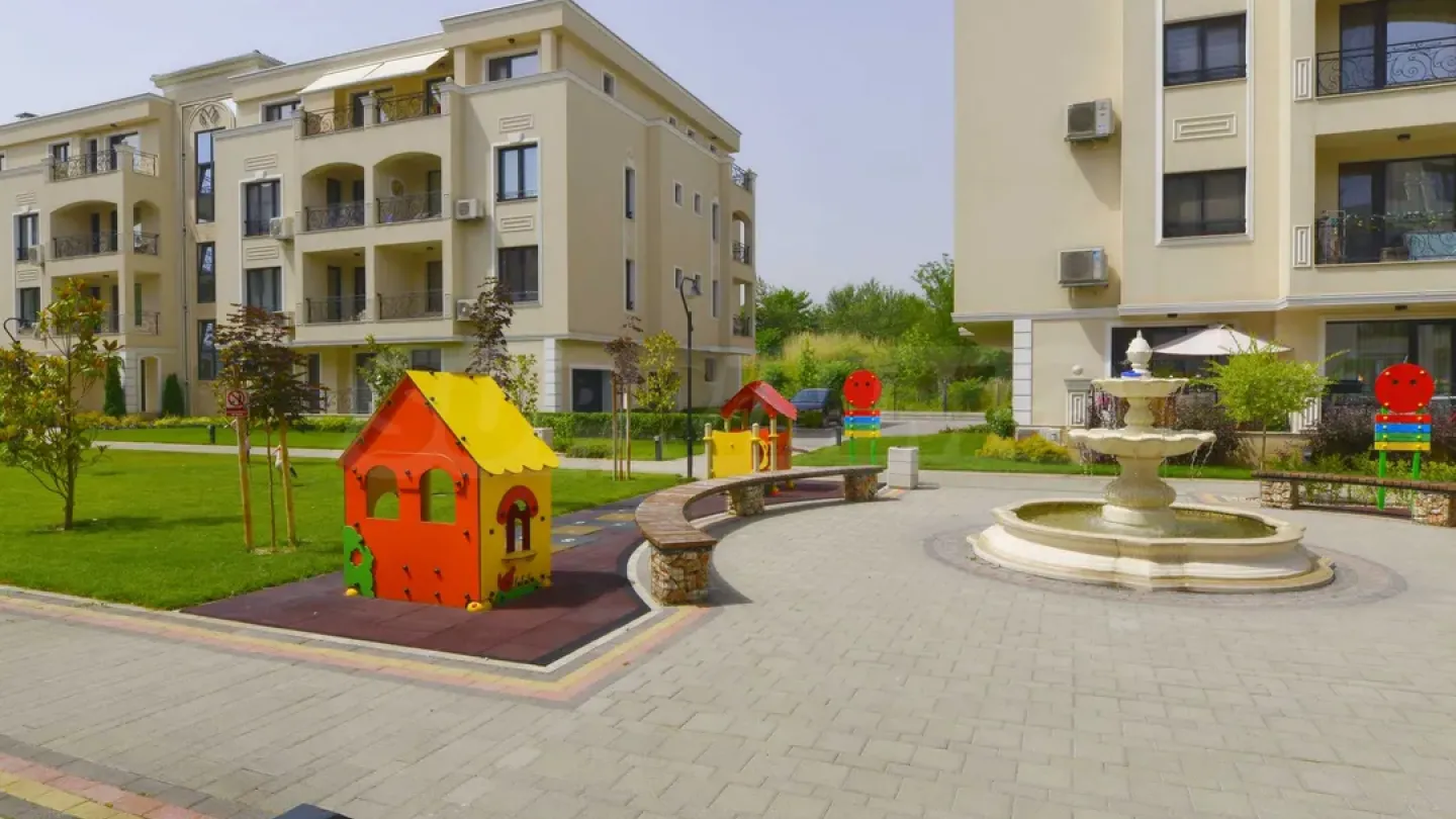 Stylish Two-Bedroom Apartment in Secure Complex, Plovdiv - Image 4