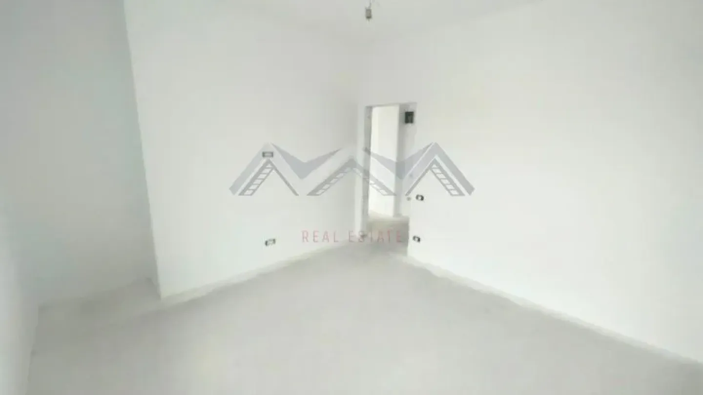 Spacious 2-Bedroom Apartment in Central Otopeni, New! - Image 3