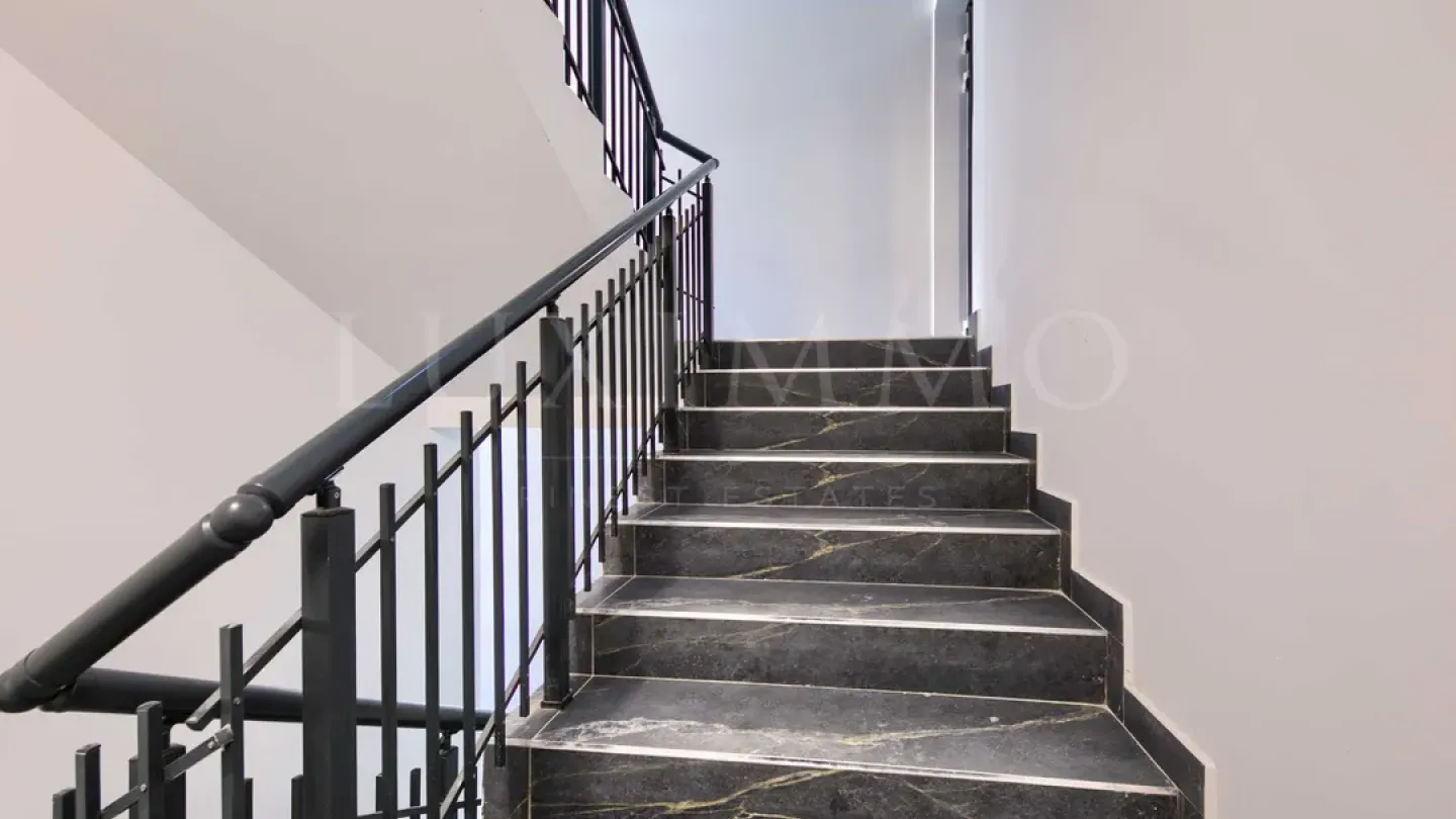 Luxurious Vitosha Mountain View Apartment, Sofia - Image 3