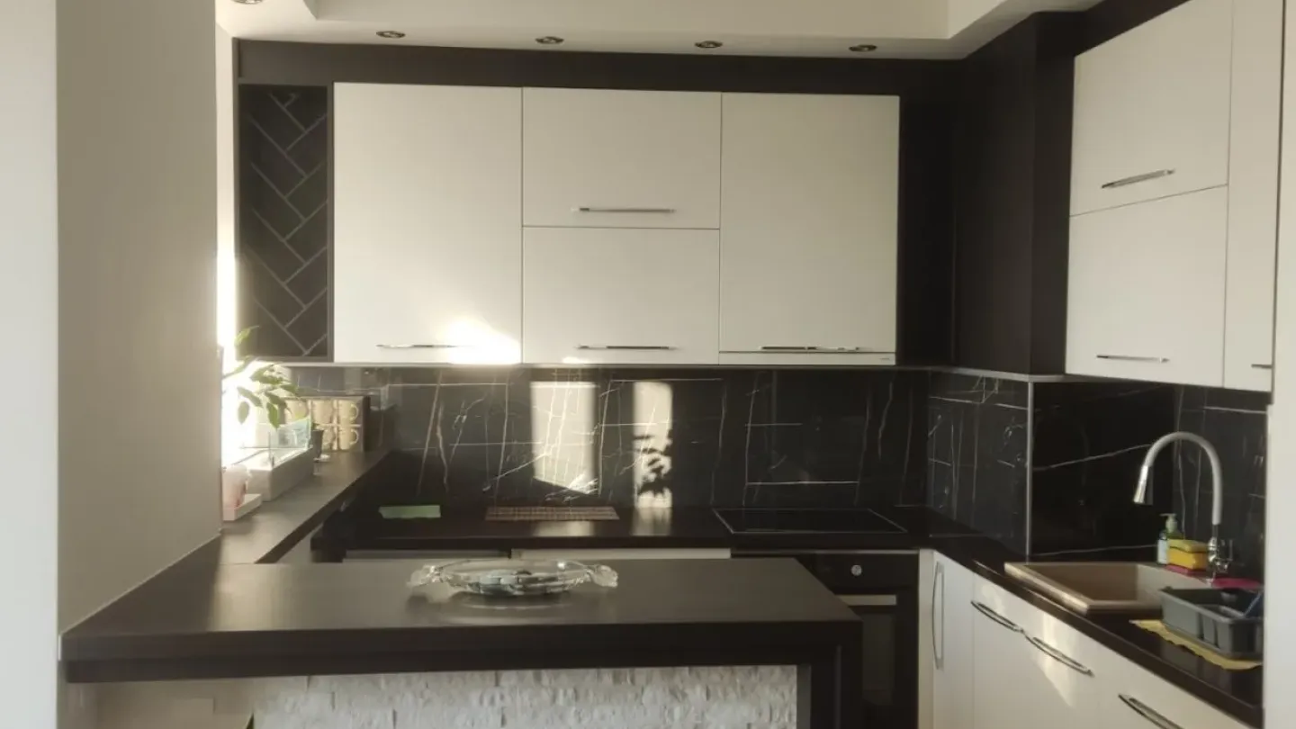 Spacious 3-Bedroom Apartment with City Views in Voždovac - Image 2