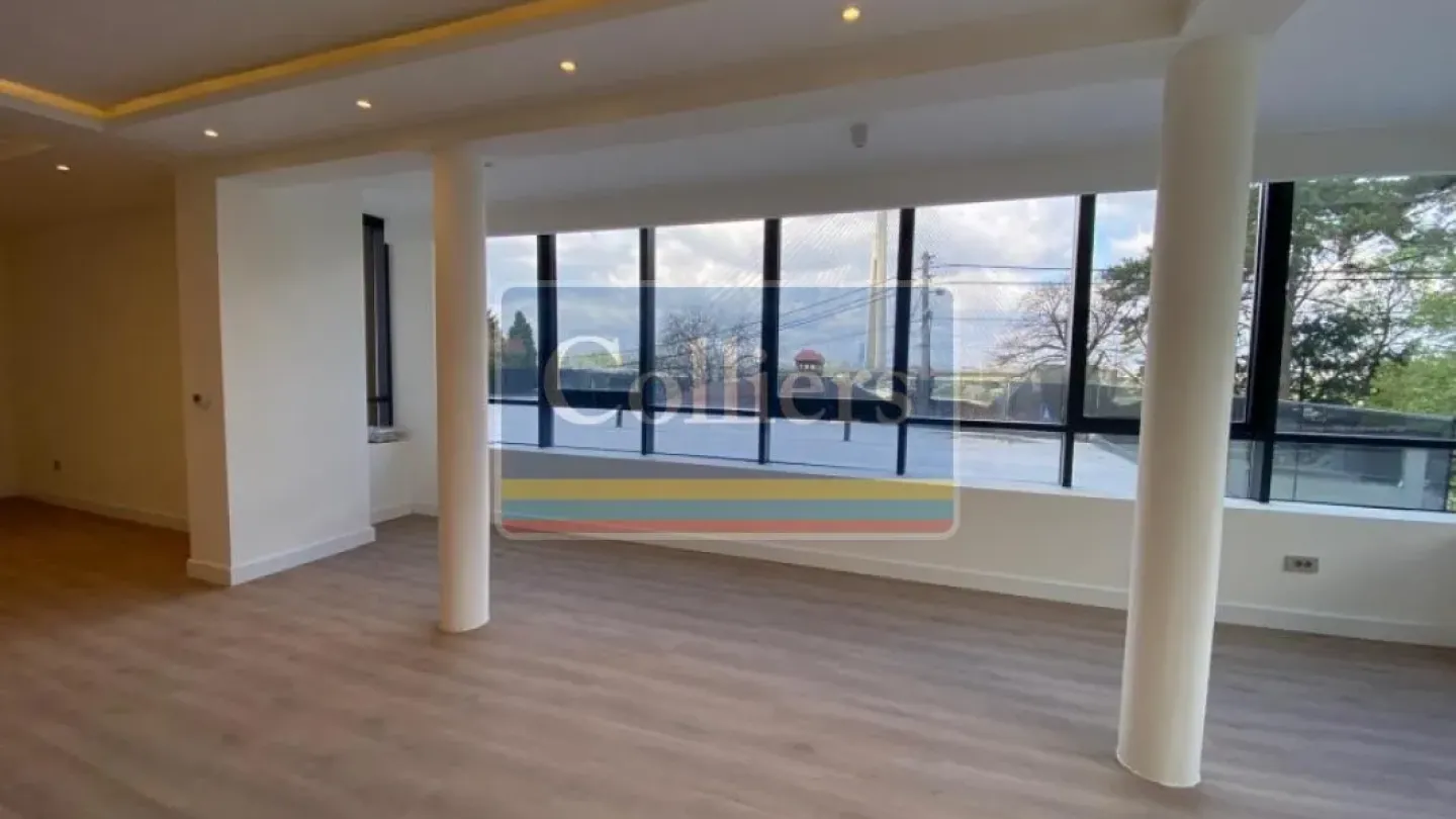 Spacious 4-Bedroom Apartment with Terrace in Belgrade, RS - Image 2