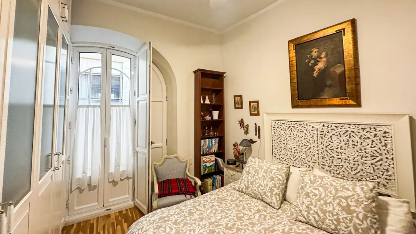 Historic Apartment in Almería - 3 Bedrooms, 2 Bathrooms, Elevator - Image 3