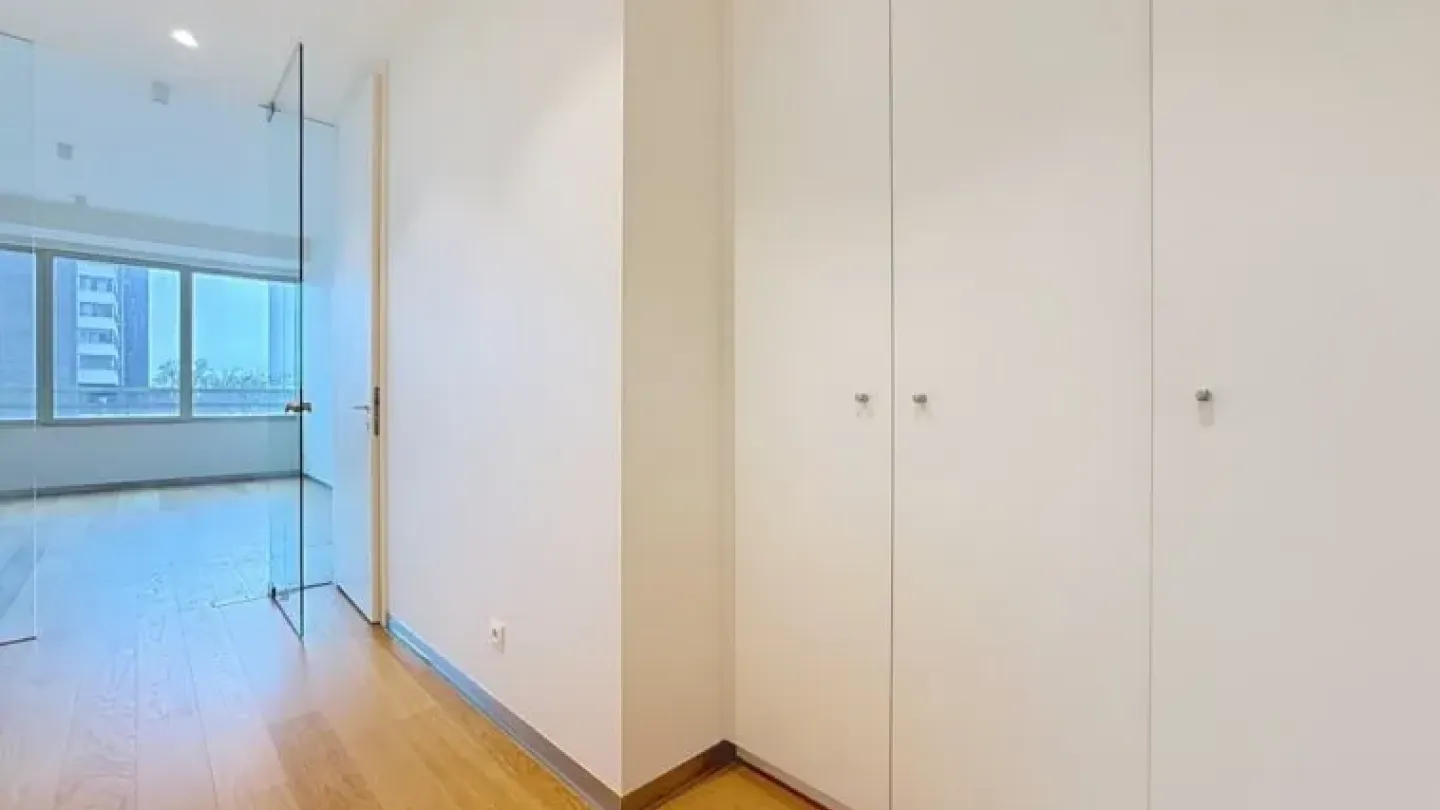 Spacious Apartment with 2 Terraces in Brussels' Toison d'Or - Image 2