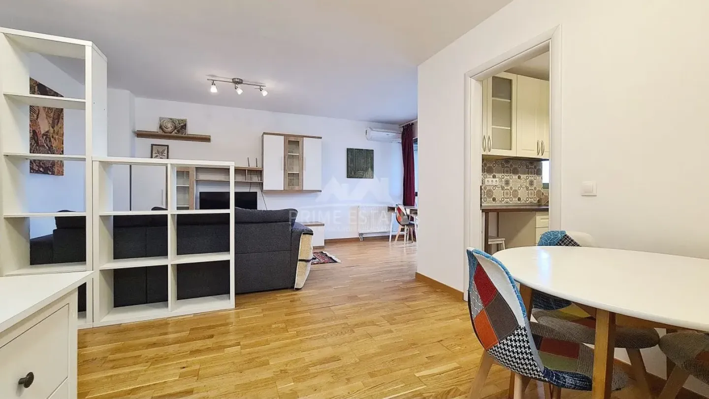 Spacious 2-Bedroom Apartment Near Lake Tei Park, Bucharest, 2015 - Image 4