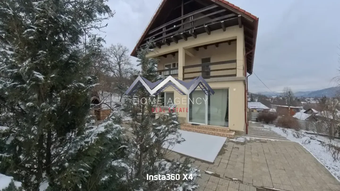 Spacious, Fully Furnished Villa with Stunning Mountain Panorama - Image 2