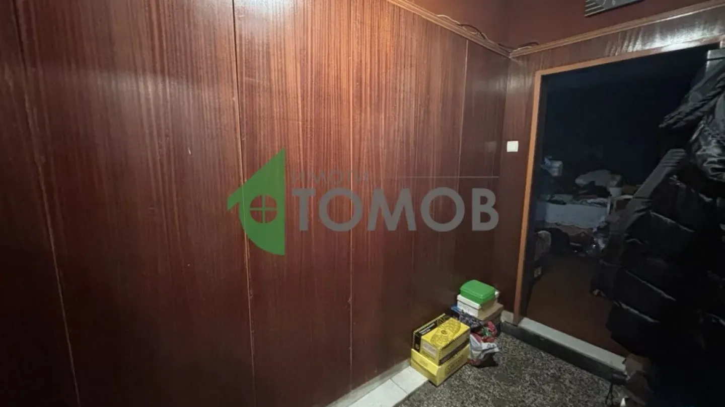 Spacious Three-Bedroom Apartment with Retail Space in Stara Zagora - Image 5