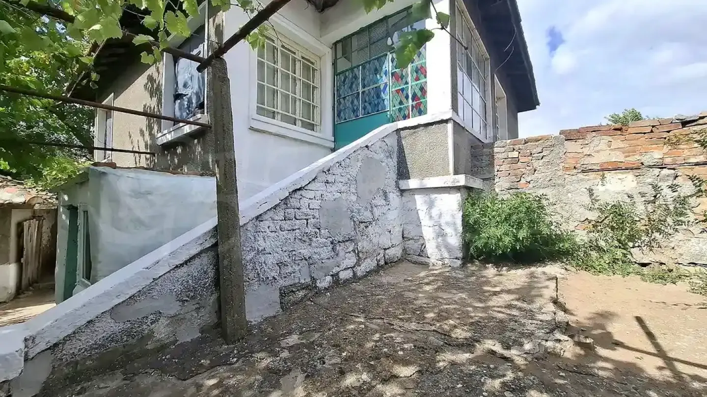 Granite Stone House with Spacious Rooms in Granitovo - Image 3