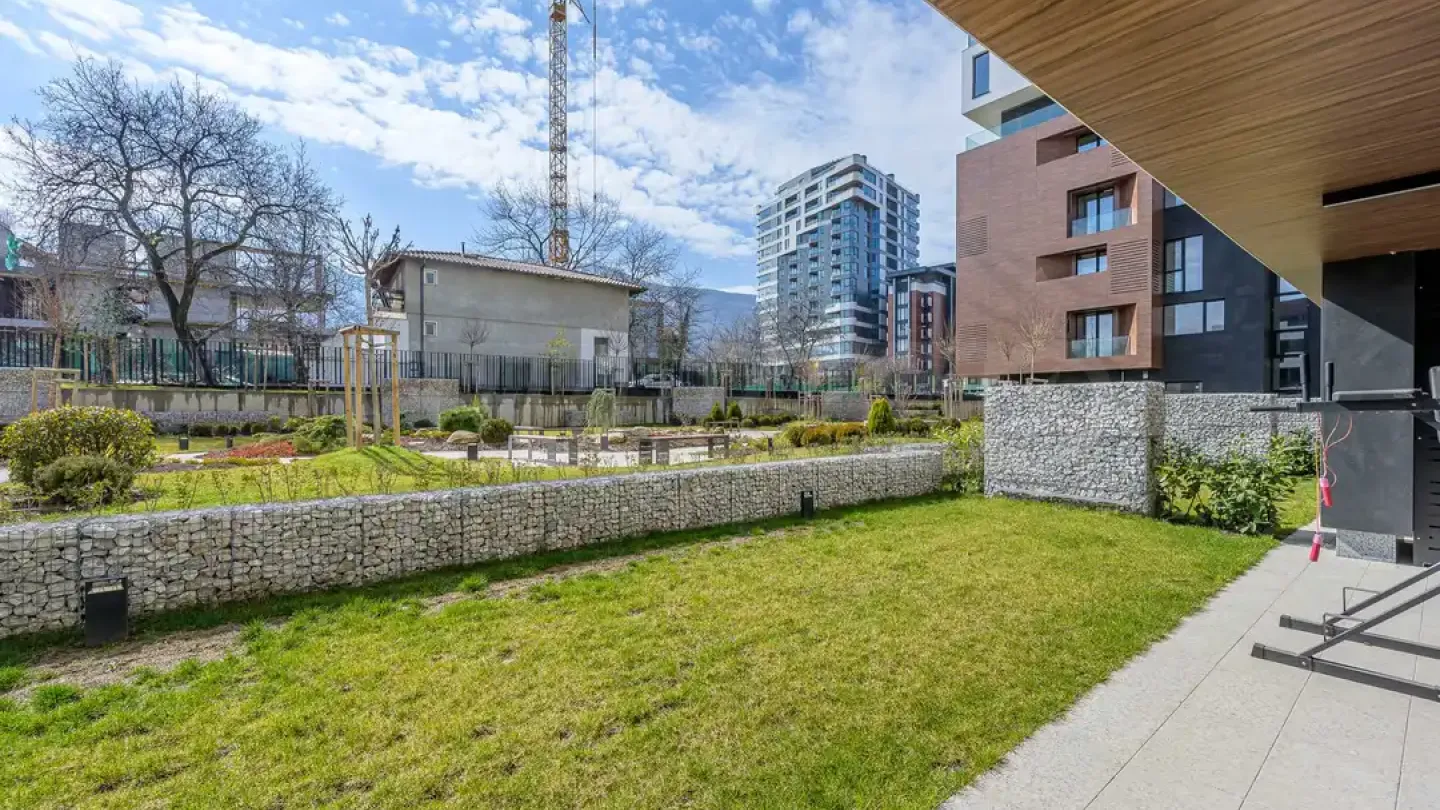 Spacious South-Facing мезонет with Garden & Two Bedrooms in Sofia - Image 5
