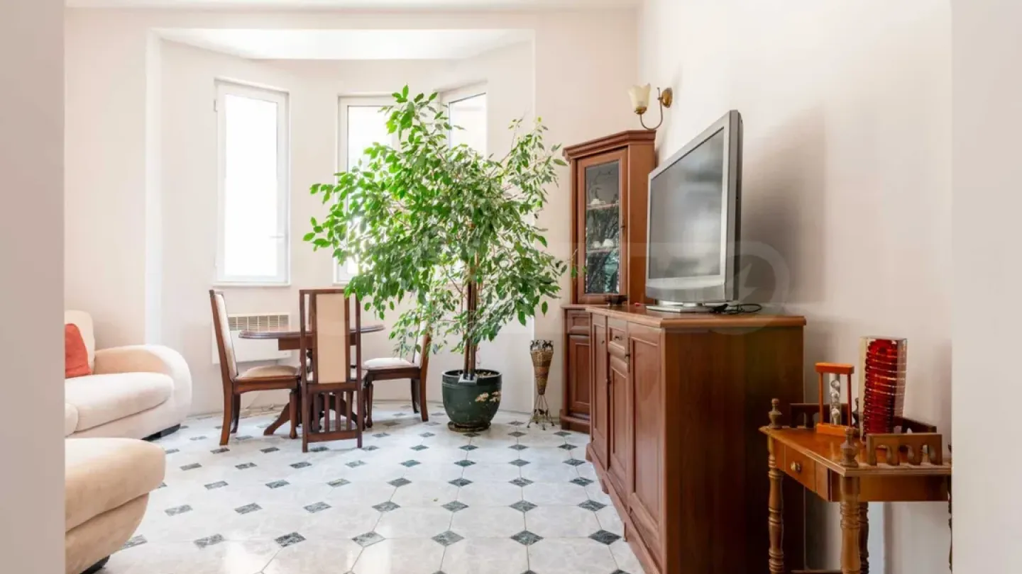 Spacious, Fully Furnished Apartment in Sofia's Central District - Image 2