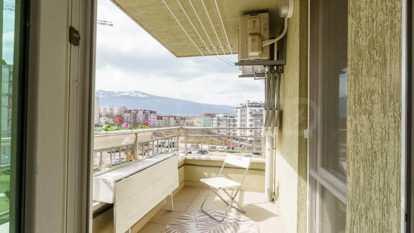 Fully furnished 3-bedroom apartment in Sofia's Student City - Image 1