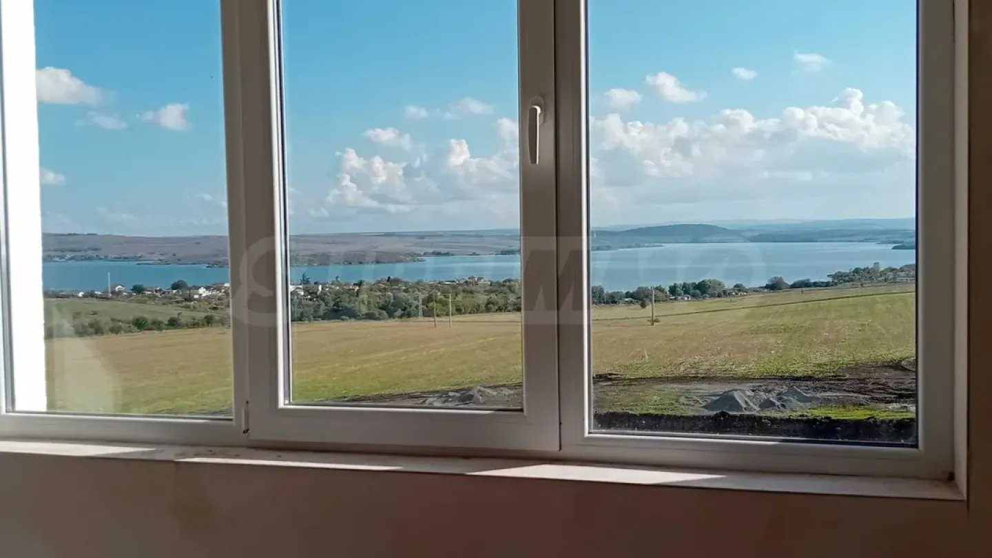 Spacious 2-Bedroom Apartment with Lake Vya View - Image 5