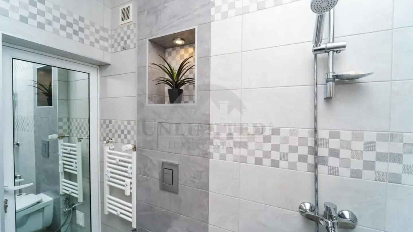 Classic Sofia Apartment: Luxurious 1-Bedroom Near Parliament & Cobblestones - Image 3