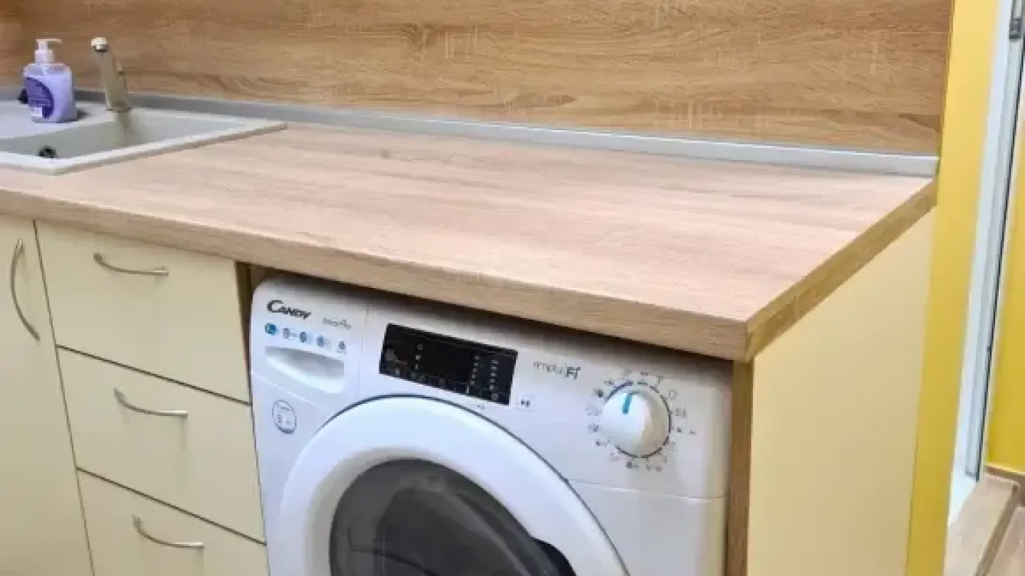 Fully Furnished One-Bedroom Apartment in Dravichka, Sofia - €400 - Image 3