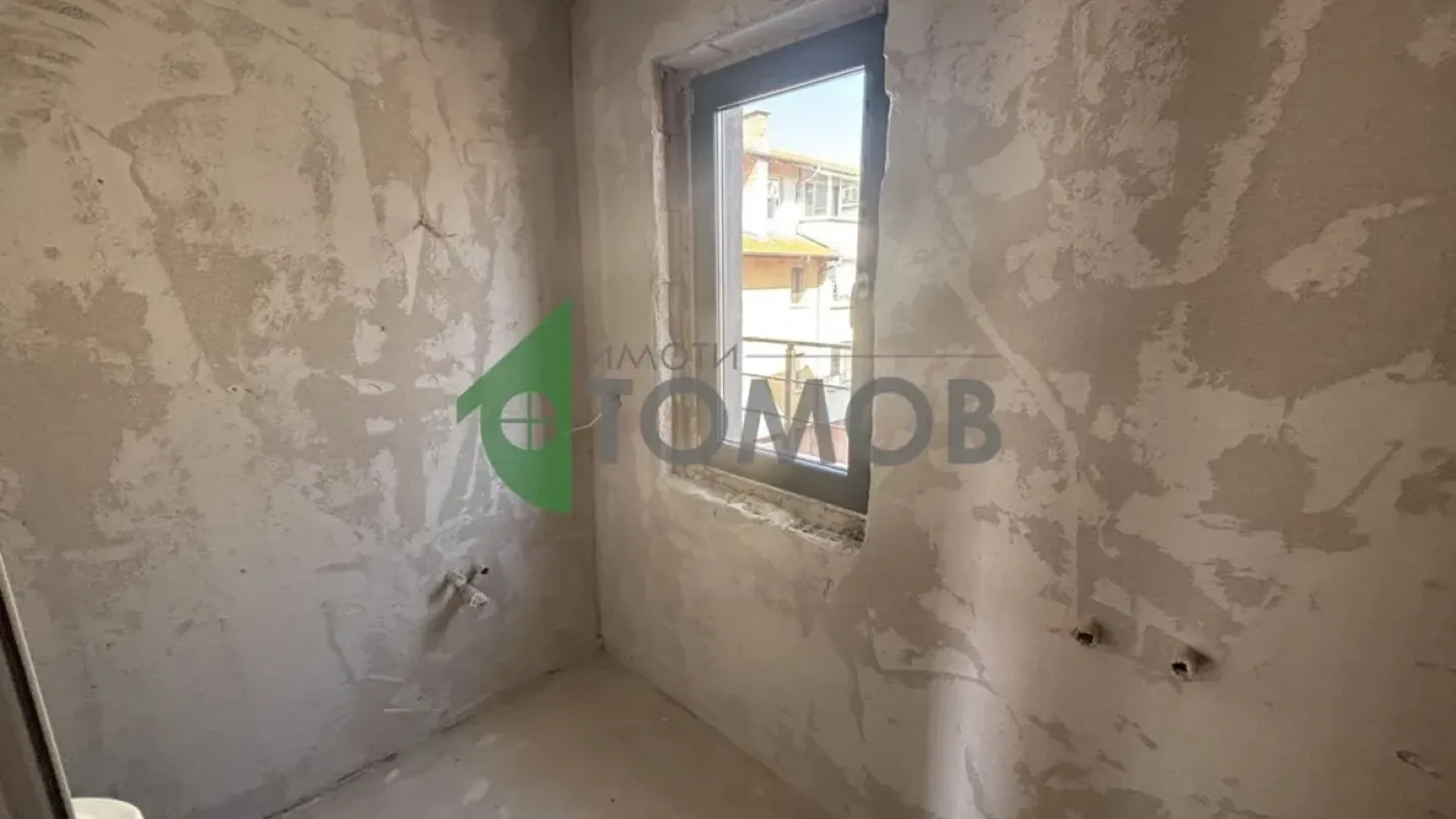 Spacious 3-Bedroom Apartment Near Park in Stara Zagora - Image 3