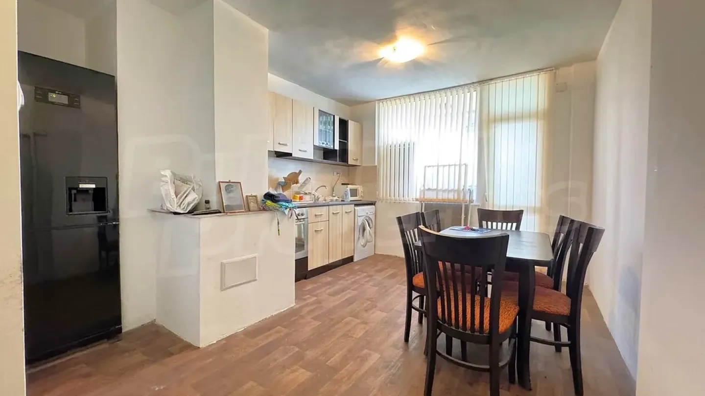 Spacious 1-Bedroom Apartment with Stunning Views in Stara Zagora - Image 4