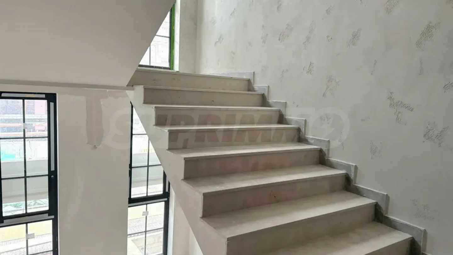 Spacious 3-Bedroom Apartment in "Malinova Dolina" Complex - Image 2