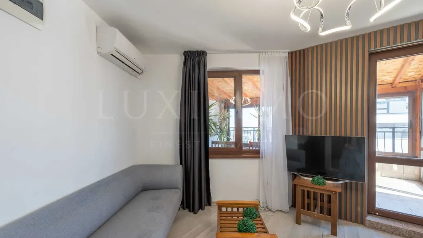 Spacious Penthouse with City Views & Terraces For Sale - Image 5