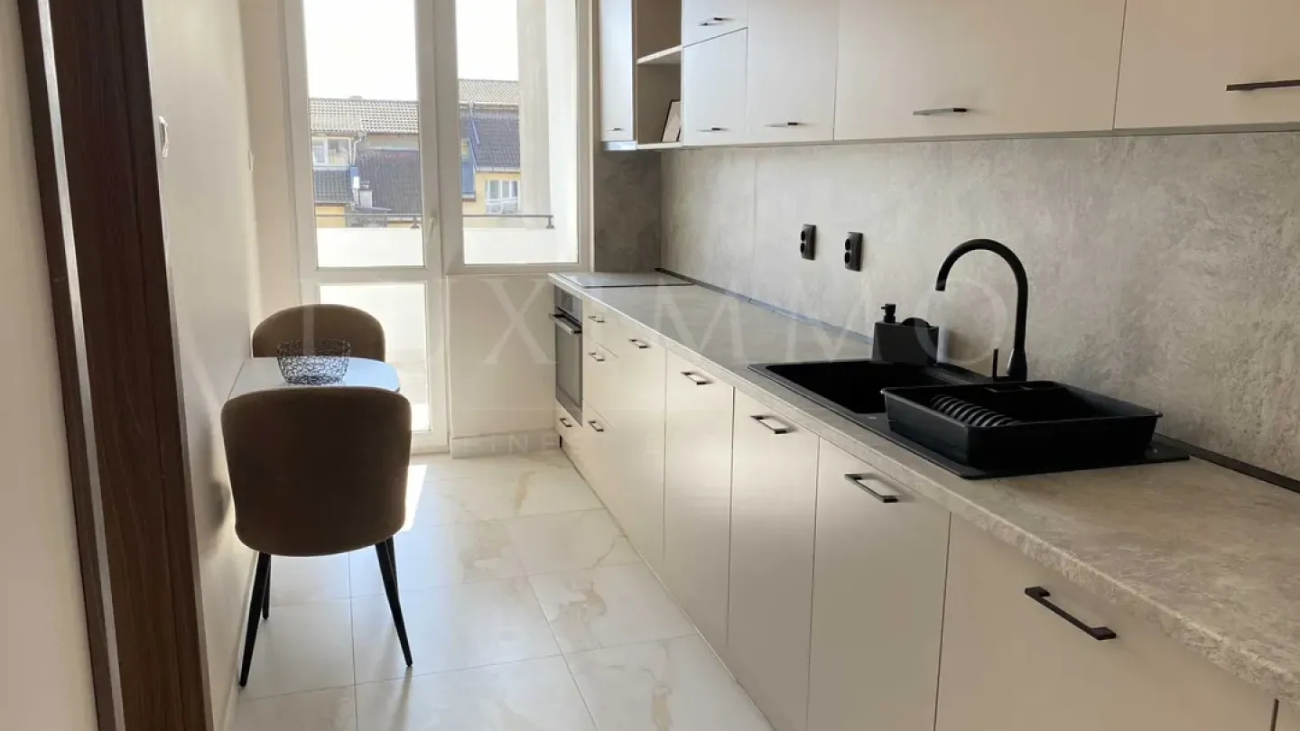 Stylish Two-Bedroom Apartment Near Varna Beach & Sea Garden - Image 1