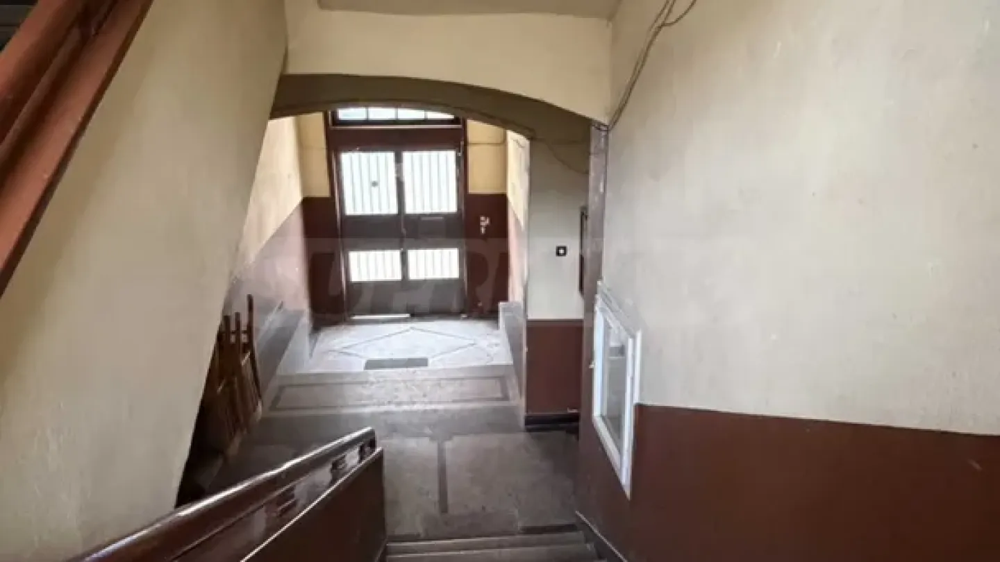 Spacious Fully Furnished Apartment in Plovdiv City Center - Image 4