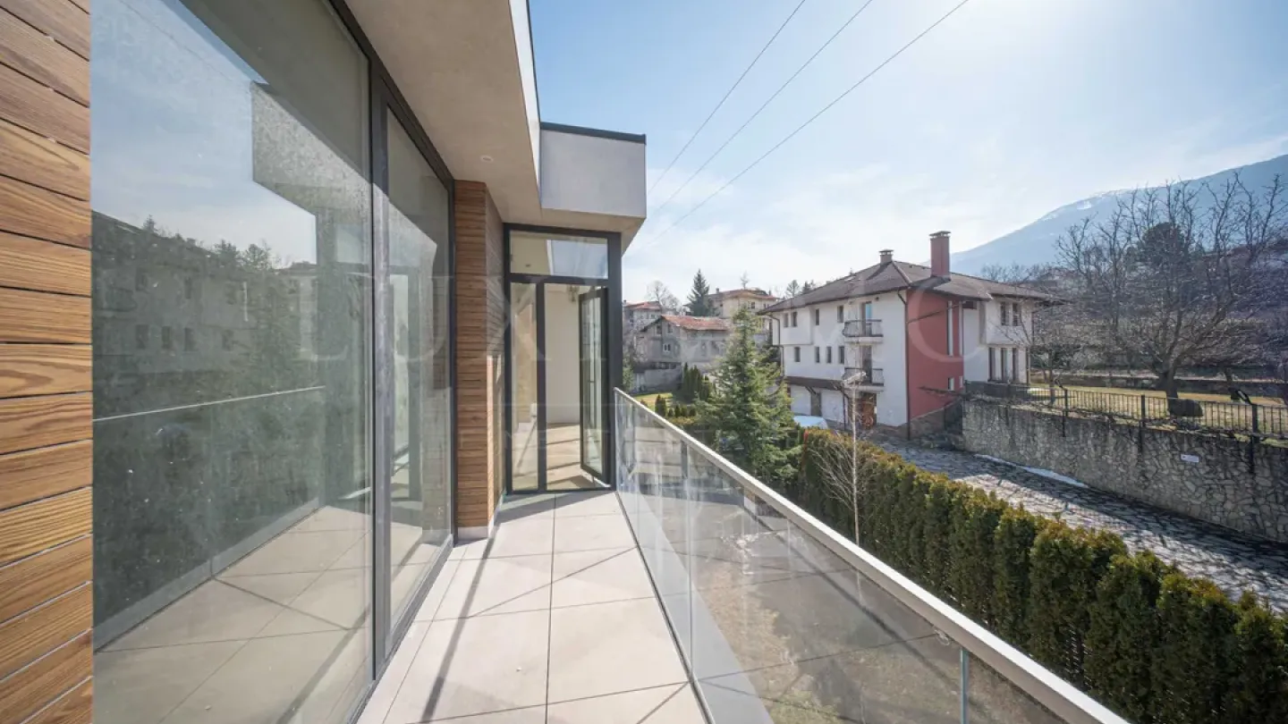 Spacious House in Boyana: 3 Bed, 3 Bath, Large Yard, Rent - Image 4