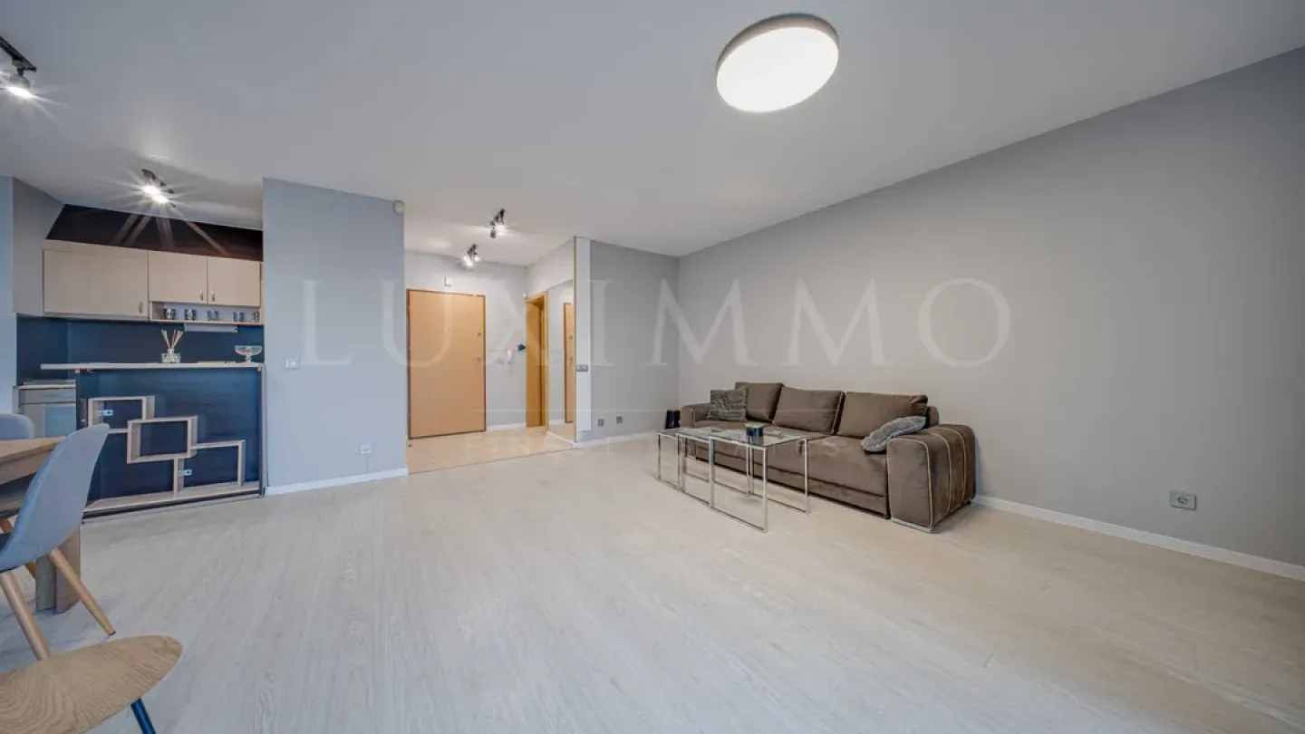 Spacious 94m² One-Bedroom Apartment in Sofia's Student Town - Image 3