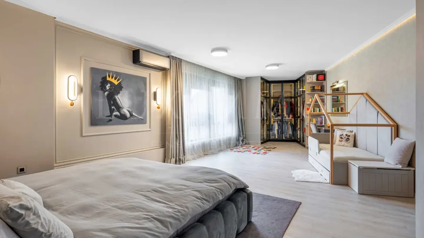 Spacious, Fully Furnished Apartment with River Views in Plovdiv - Image 2