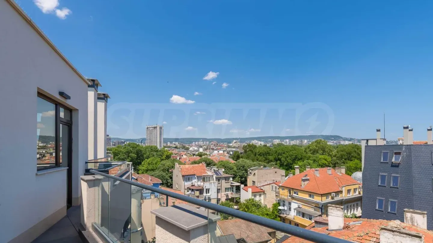 Panoramic Luxury Penthouse with SPA in Varna - Image 2