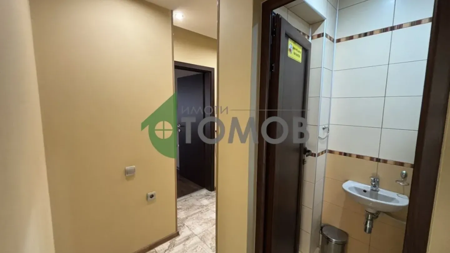 Spacious Fully Furnished Three-Bedroom Apartment in Stara Zagora - Image 1