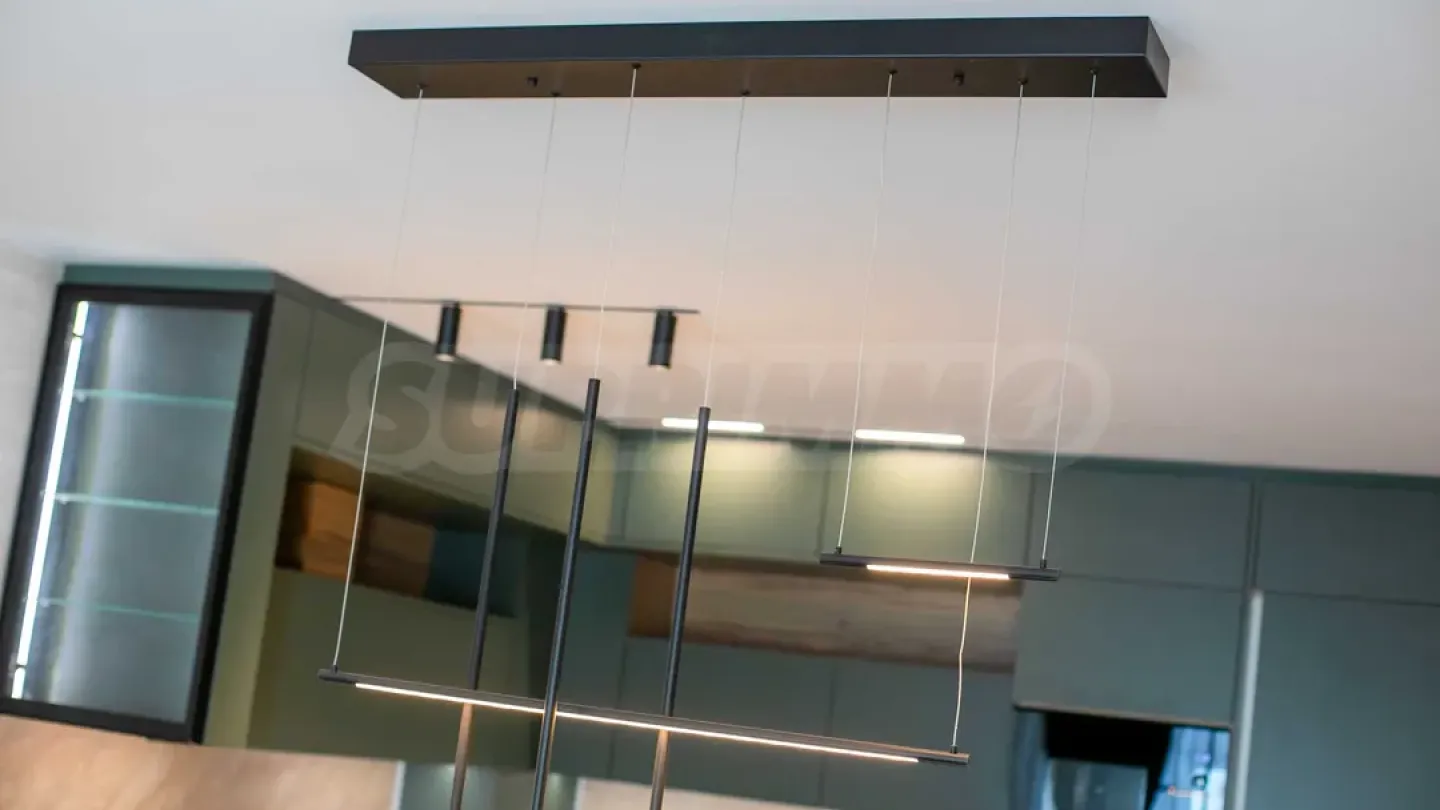 Spacious Fully Furnished 2-Bedroom Apartment with Parking in Paradise Place - Image 5