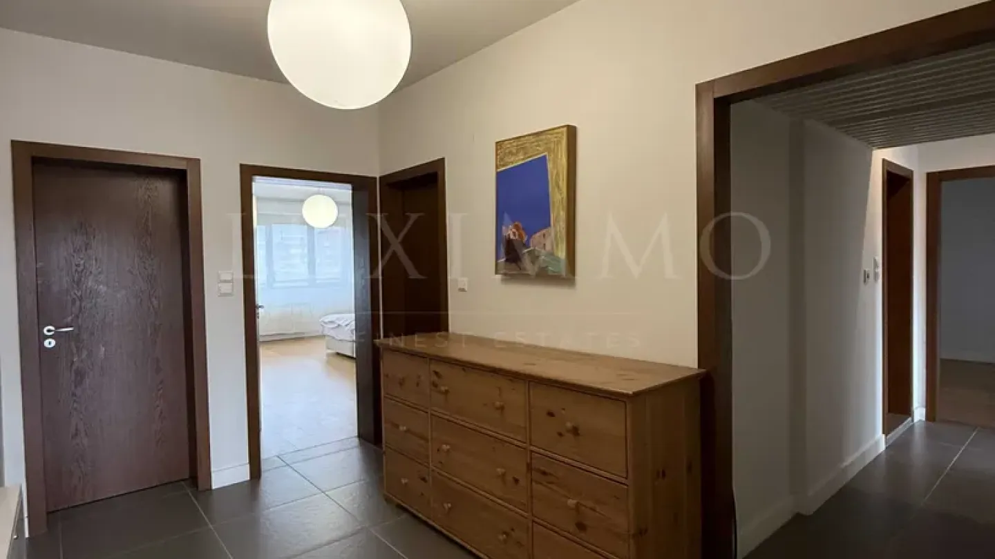 Spacious Four-Bedroom Apartment with Stunning Views in Strelbishte - Image 1