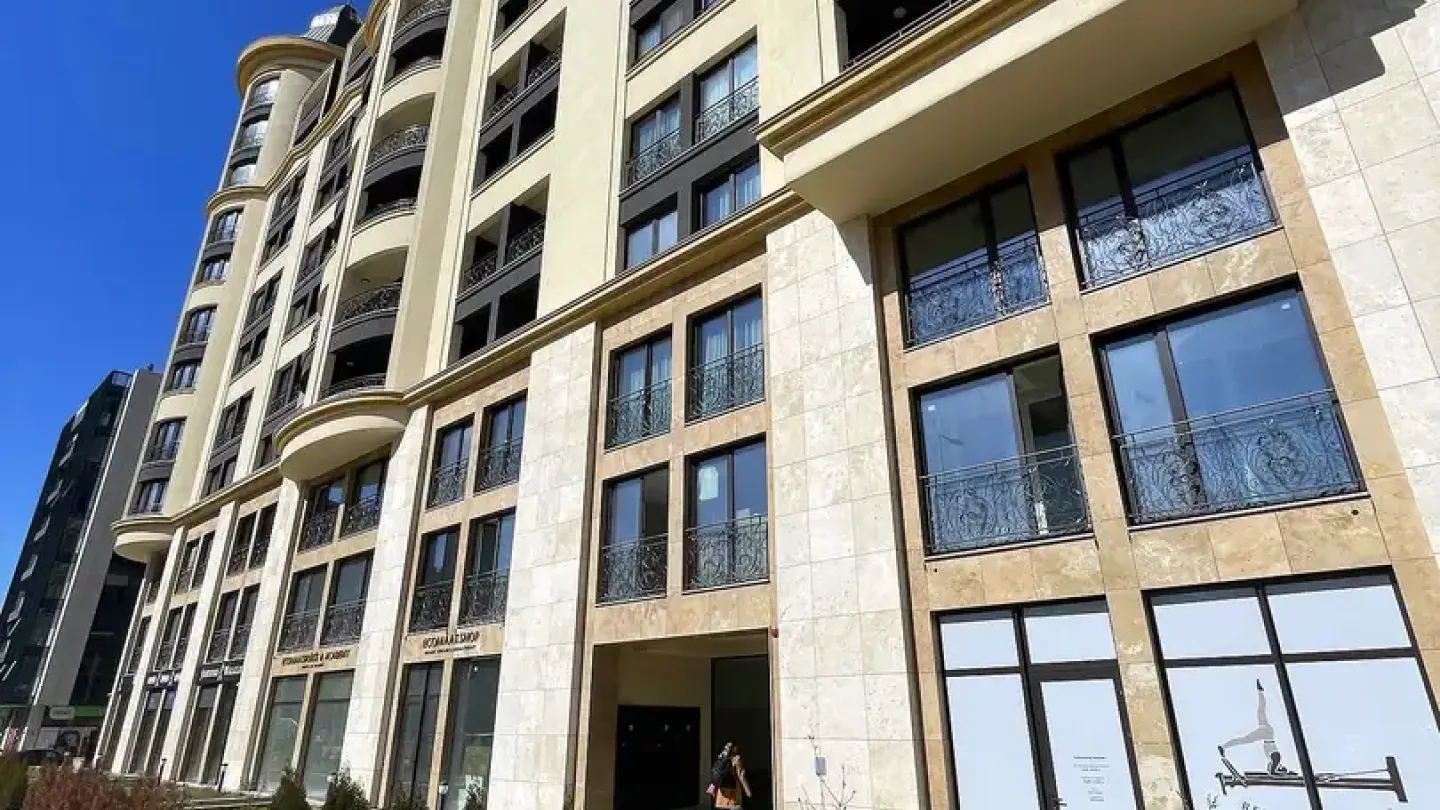 Spacious Vitosha View Penthouse, 3 Bedrooms, 214m2, Sofia, Unfurnished - Image 5