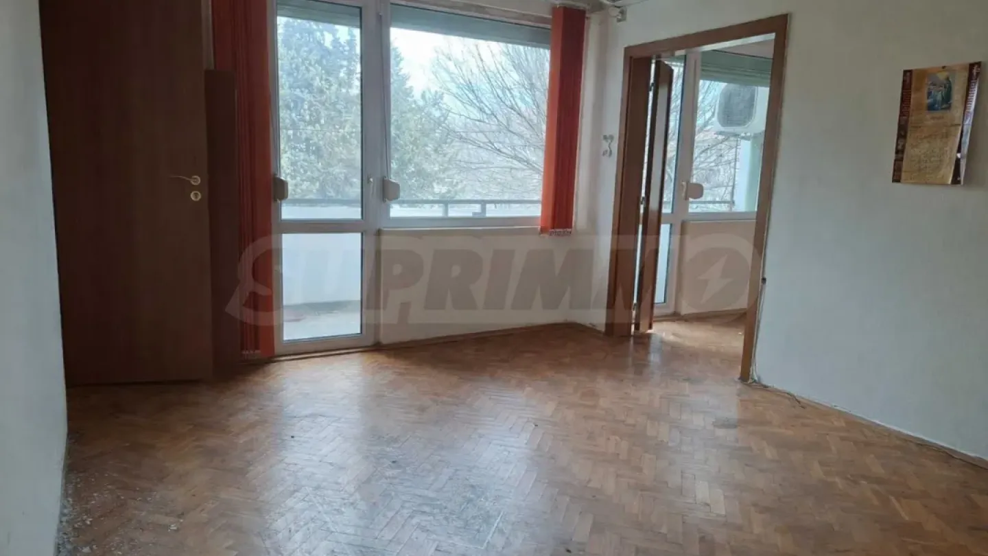 Spacious 2-Bedroom Apartment in Burgas City Center - Image 2