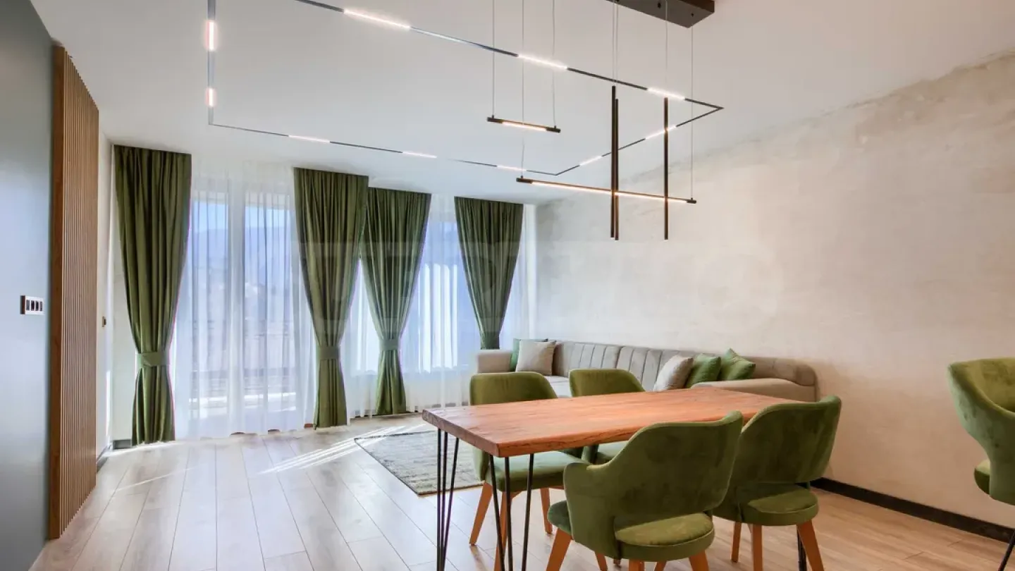 Spacious Fully Furnished 2-Bedroom Apartment with Parking in Paradise Place - Image 2