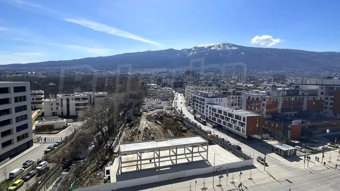Spacious Vitosha View Penthouse, 3 Bedrooms, 214m2, Sofia, Unfurnished - Image 4