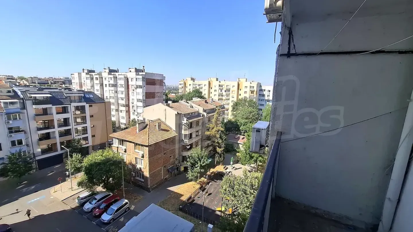 Spacious 3-Bedroom Apartment in Vazrazhdane, Burgas - Fully Furnished - Image 2