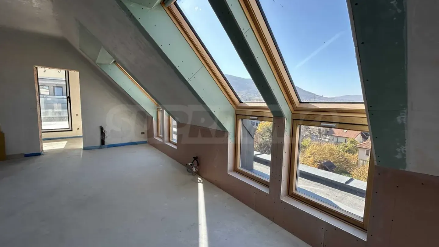 Luxurious PENTHOUSE with Mountain Views & Sauna - Image 3