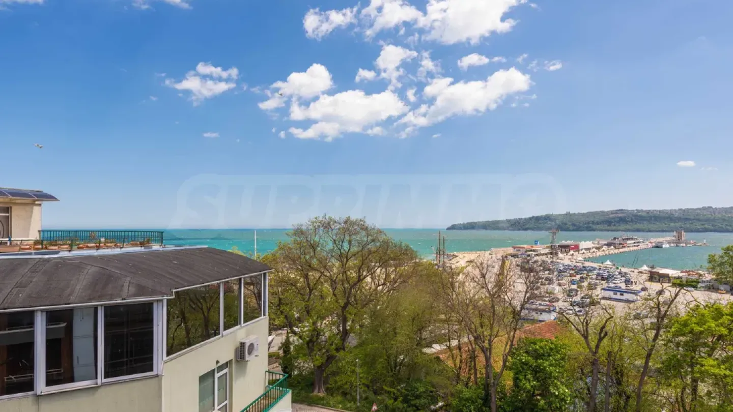 Spacious Seafront Apartment with Stunning Varna Views - Image 3