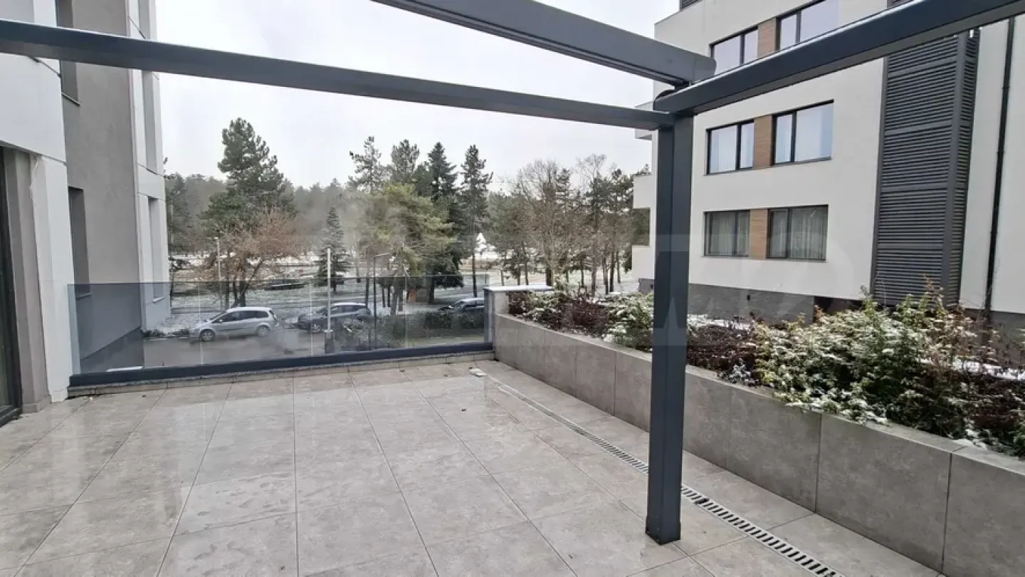 Spacious 3-Bedroom Apartment with Park View in the Heart of Dobrich - Image 5